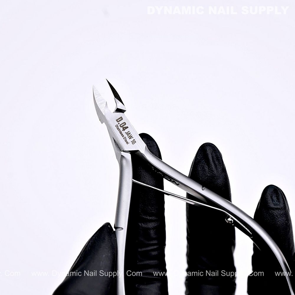 Jaw 16 cuticle nipper close-up - 3